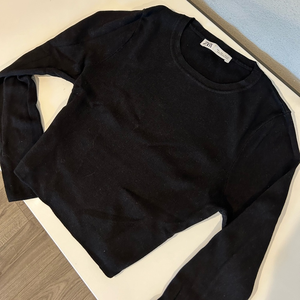 ZARA - BLACK LONG SLEEVE CROPPED TOP!
